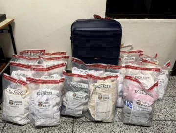 Detienen en el AILA a pasajera con 110 prendas impregnadas de presunta cocaína