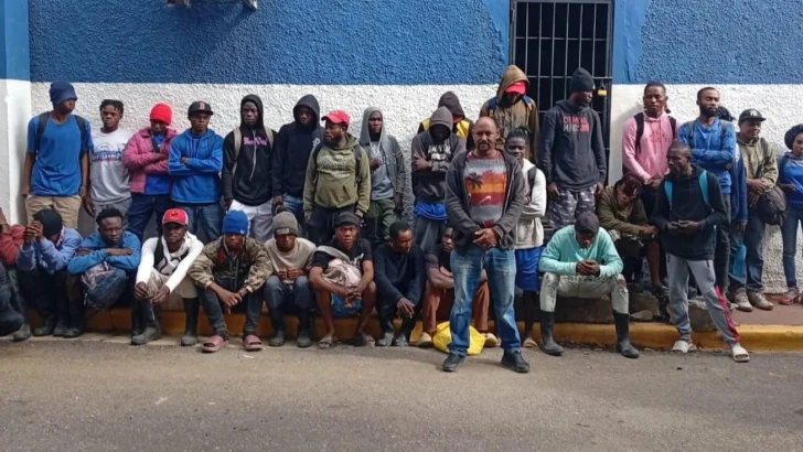 Ejército detiene a 83 haitianos indocumentados en operativos en Santiago, Dajabón y Montecristi Ejército detiene a 83 haitianos indocumentados en operativos en Santiago, Dajabón y Montecristi