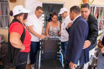 Gabinete de Política Social realiza jornada puerta a puerta en Guajimía por San Valentín