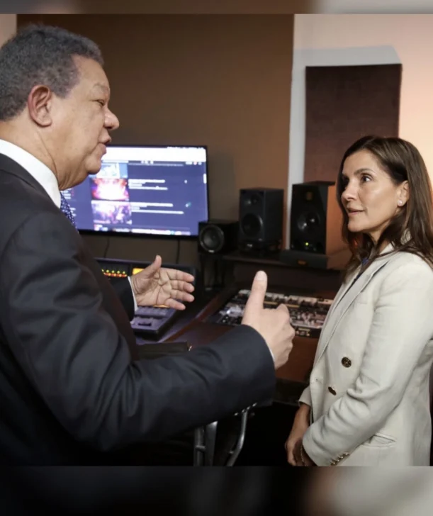 Embajadora de EEUU escuchó hasta a Johnny Ventura en cita con Leonel de más de dos horas