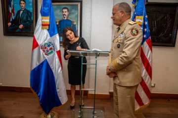 Embajadora de EEUU trata sobre cooperación en seguridad y estabilidad con ministro de Defensa