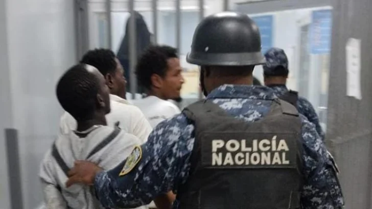 Prisión preventiva para cuatro hombres y Comipol apresa a tres por lanzar piedras a conductores para atracarlos Prisión preventiva para cuatro hombres y Comipol apresa a tres por lanzar piedras a conductores para atracarlos