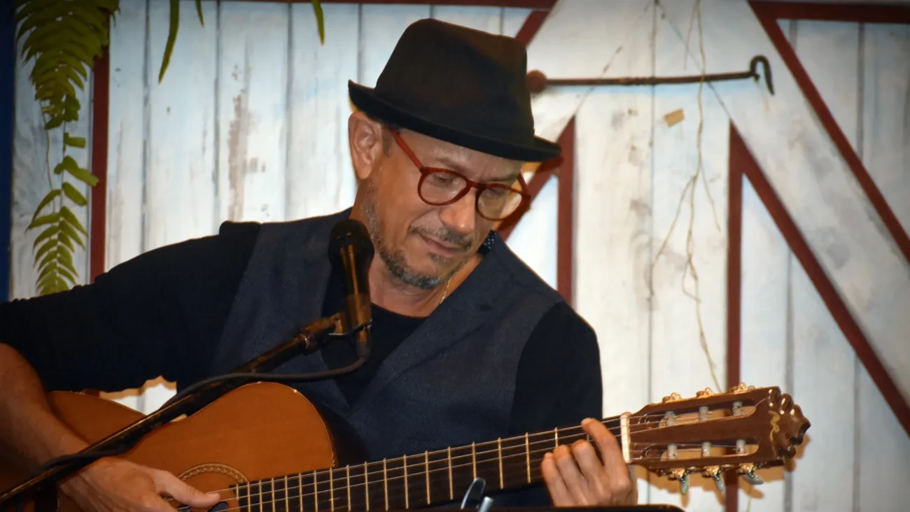 José Antonio Rodríguez une música y poesía en su concierto 'La Casa' | Acento