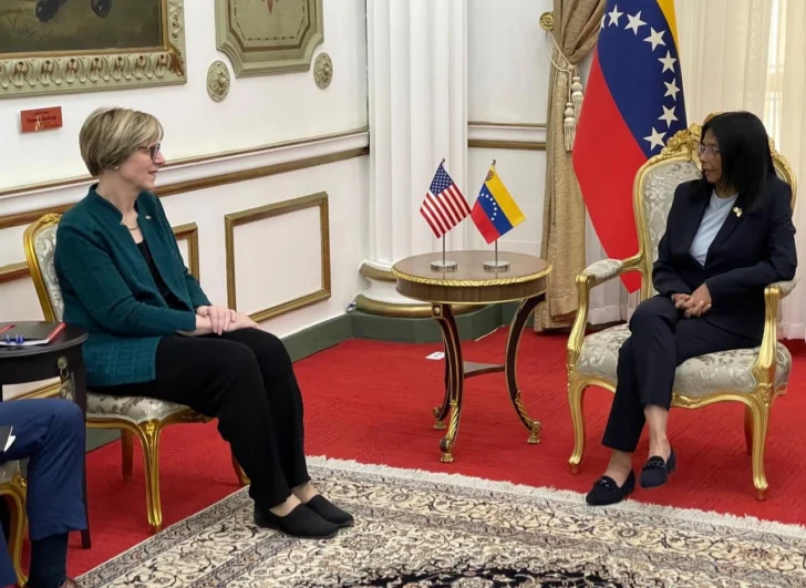 Machado dispuesta a reunirse con Delcy, que hoy recibió a encargada de embajada de EEUU Machado dispuesta a reunirse con Delcy, que hoy recibió a encargada de embajada de EEUU