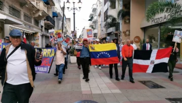 Realizan marcha en El Conde para exigir libertad de Nicolás Maduro y Cilia Flores