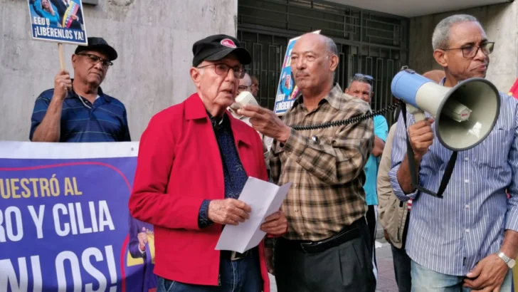 Realizan marcha en El Conde para exigir libertad de Nicolás Maduro y Cilia Flores