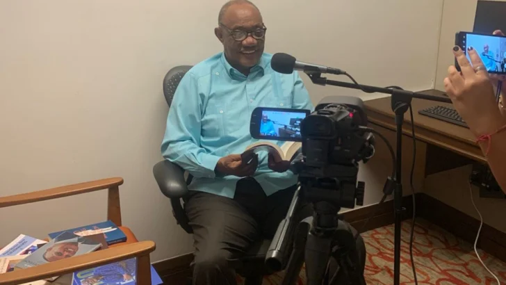 Incluyen al poeta Mateo Morrison en 