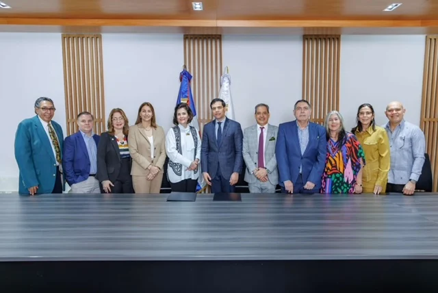 Ministerio de Cultura y Fundación Eduardo León Jimenes firman convenio en favor de la literatura