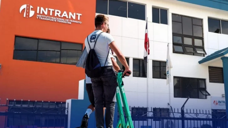 Uso de patinetas y bicicletas eléctricas en la mira del INTRANT