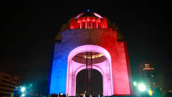 El Monumento a la Revolución en México se iluminó con los colores de la bandera dominicana en víspera del Día de la Independencia El Monumento a la Revolución en México se iluminó con los colores de la bandera dominicana en víspera del Día de la Independencia