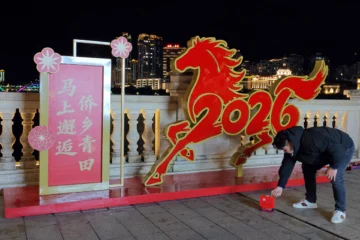 China y su diáspora celebran el Año Nuevo lunar: desplazamientos, banquetes y luces