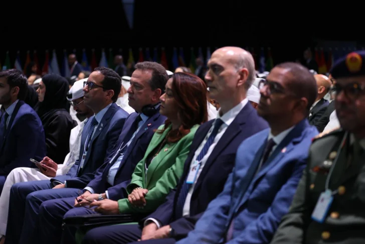 RD-mantiene-hoja-de-ruta-para-duplicar-su-economia-hacia-2036-asegura-Abinader-en-Dubai-2-728x486