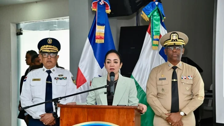 Ministra Faride Farul advierte a organización paramilitar que lanzó ultimátum contra haitianos Ministra Faride Farul advierte a organización paramilitar que lanzó ultimátum contra haitianos