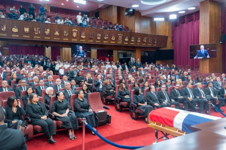 Senado de la República rinde honores oficiales a Ramón Alburquerque