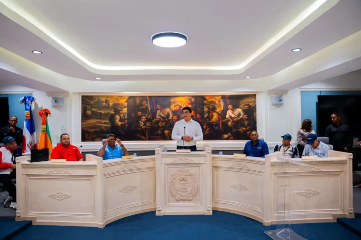 Fellito Suberví promete solución de 4,500 metros de cañada en Los Alcarrizos 