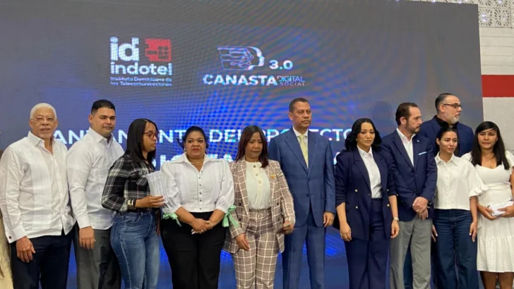 Indotel impulsa inclusión digital en SDE; 10 % de beneficiarias son mujeres víctimas de violencia de género Indotel impulsa inclusión digital en SDE; 10 % de beneficiarias son mujeres víctimas de violencia de género