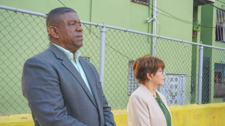 Charla de prevención de la violencia es impartida en Villa Consuelo