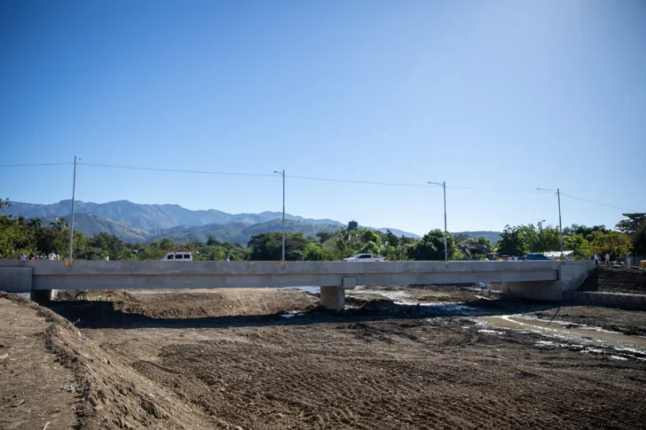 Inaugurado el puente sobre río Viajama en municipio de Las Yayas