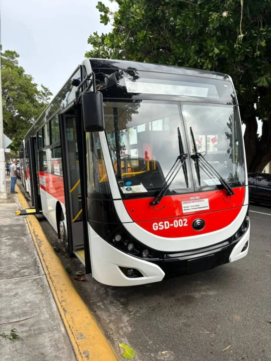 Abinader inaugura Corredor Independencia que operará con 68 autobuses