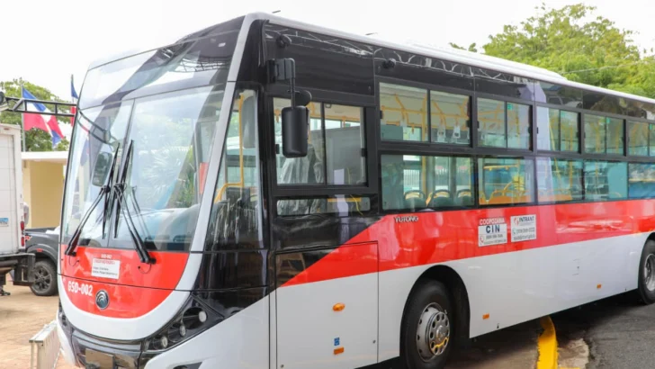 Abinader inaugura Corredor Independencia que operará con 68 autobuses Abinader inaugura Corredor Independencia que operará con 68 autobuses