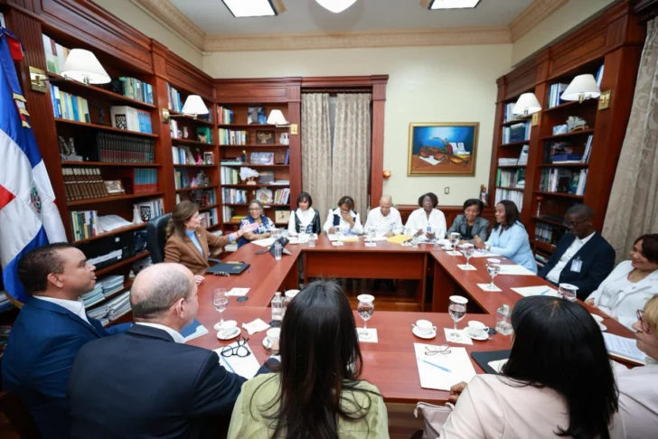 Gabinete de Salud se reúnen con gremios de enfermería y promete revisar demandas del sector