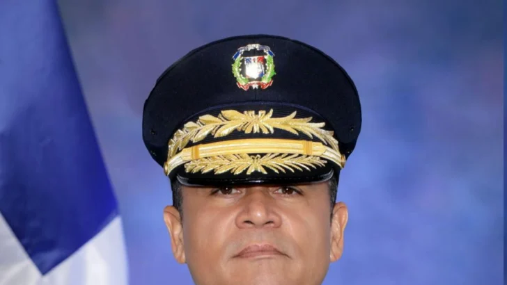 Abinader asciende y nombra director general de la Policía Nacional a Andrés Modesto Cruz Cruz