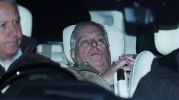 Arrestan durante unas horas al expríncipe Andrés, hermano del rey Carlos III, bajo sospecha de mala conducta en un cargo público