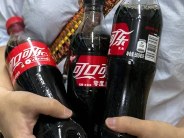 China busca gravar refrescos “gordos y felices” para impulsar economía