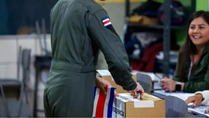 Elecciones presidenciales en Costa Rica con la derechista Laura Fernández como favorita