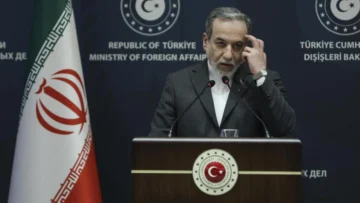 EE. UU. anuncia nuevas sanciones petroleras a Irán; Teherán descartó detener el enriquecimiento de uranio