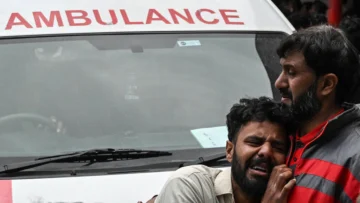 Pakistán: El grupo Estado Islámico reivindica el atentado contra una mezquita que dejó al menos 31 muertos