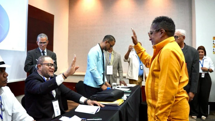  Kinito Méndez es juramentado como presidente de la Sociedad General de Autores, Compositores y Editores Dominicanos de Música