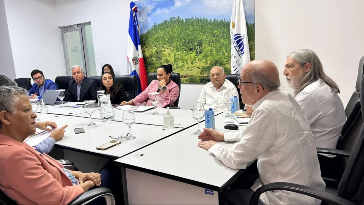 Max Puig, legisladores, empresarios y academias discuten sobre gas metano con chileno Letelier Max Puig, legisladores, empresarios y academias discuten sobre gas metano con chileno Letelier