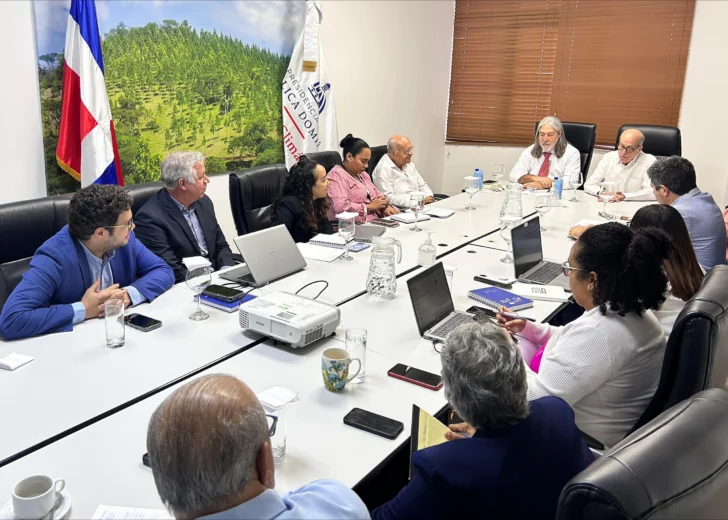 Max Puig, legisladores, empresarios y academias discuten sobre gas metano con chileno Letelier Max Puig, legisladores, empresarios y academias discuten sobre gas metano con chileno Letelier