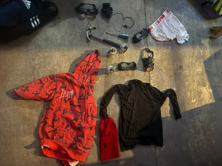 Agente de la Policía Nacional matan a tres de los buscados por asalto dominical a joyería