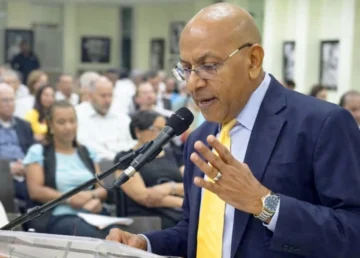 Víctor Escarramán y Río de Oro Editores presentan a salón lleno la novela 