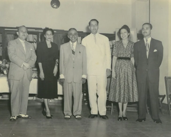 Del Pluralismo a la Estratopoesía, no linealidad, lectura múltiple y ética del sentido en la poesía. (I)  