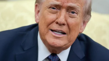 Trump afirma que debe participar personalmente en elección del próximo líder iraní, como hizo en Venezuela