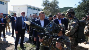 Europa mueve fichas en Medio Oriente: Macron visita Chipre y Putin apoya al nuevo líder supremo de Irán Europa mueve fichas en Medio Oriente: Macron visita Chipre y Putin apoya al nuevo líder supremo de Irán