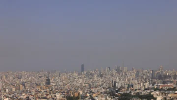 Israel bombardea Beirut y el sur de Líbano; el ejército iraní reporta ataques contra sedes de inteligencia israelíes