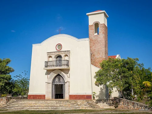 El Templo de Las Américas es considerado la primera iglesia católica del Nuevo Mundo y su interior está repleto de imágenes de la Virgen María. El Templo de Las Américas es considerado la primera iglesia católica del Nuevo Mundo y su interior está repleto de imágenes de la Virgen María.