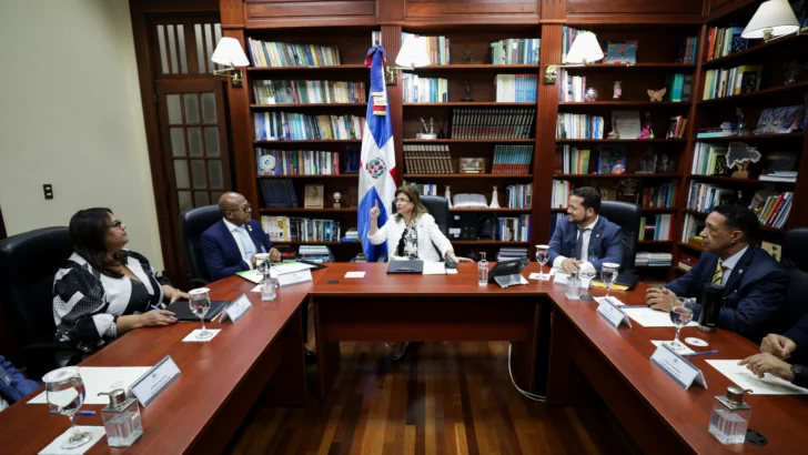 Presidente Colegio Médico valora disposición de vicepresidenta Peña a 