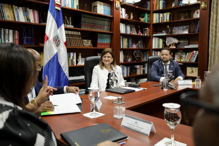 Presidente Colegio Médico valora disposición de vicepresidenta Peña a 'escuchar' sus 'inquietudes'