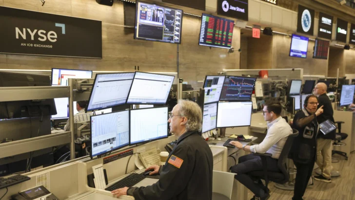 Wall Street cierra en verde al inicio de nueva semana con guerra contra Irán Wall Street cierra en verde al inicio de nueva semana con guerra contra Irán