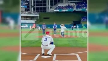 Abinader lanza la primera bola en el debut de República Dominicana en el Clásico Mundial de Béisbol 2026