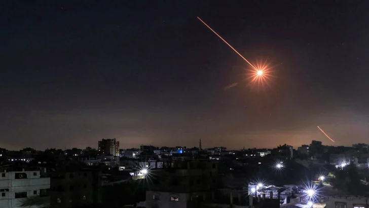 Iran dispuesto a negociar mientras siguen ataques que Trump vaticina durarán 4 semanas