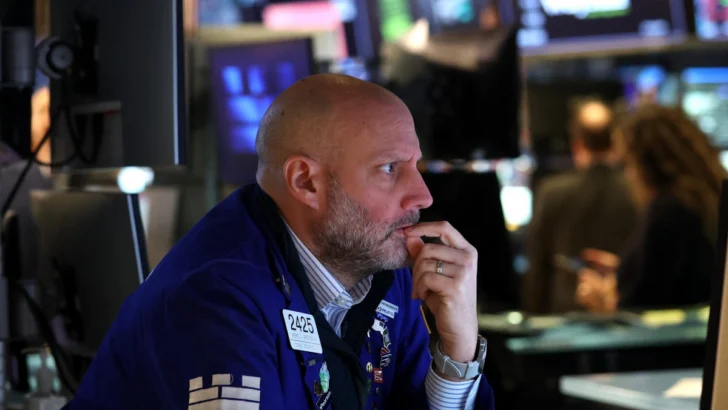 Wall Street cierra mixto mientras los inversores monitorean los precios del crudo