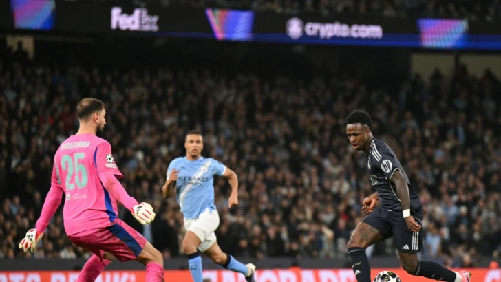 Real Madrid gana al City en Mánchester y clasifica a cuartos de final. Vinicus vs Haaland Real Madrid gana al City en Mánchester y clasifica a cuartos de final. Vinicus vs Haaland