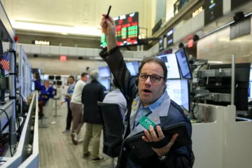 Wall Street cierra en verde tras rechazo de Irán a plan de EEUU para poner fin a la guerra