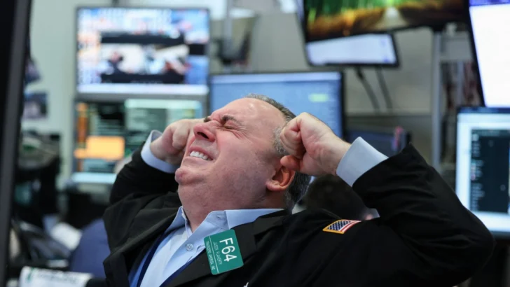 Wall Street cierra en rojo con la vista puesta en Oriente Medio